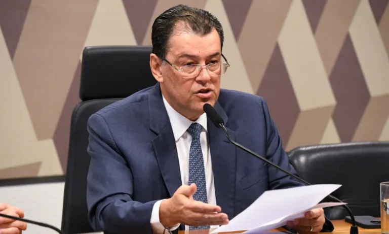 Senador Eduardo Braga promete prioridade reforma tributária