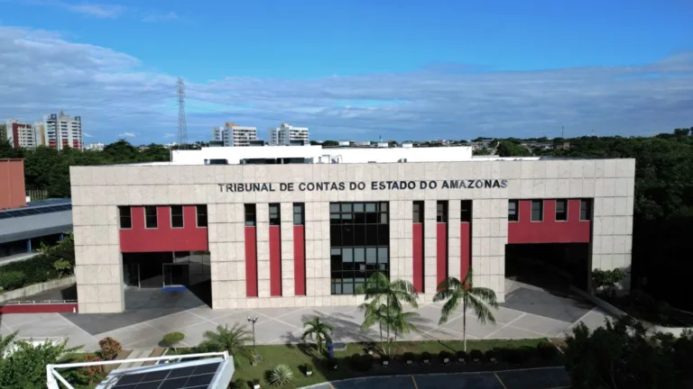 Vídeo: TCE-AM multa em R$ 5 mil o ex-prefeito de Parintins Bi Garcia