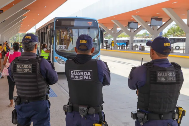 VÍDEO: David Almeida anuncia polícia municipal em curso tático de guardas em Manaus