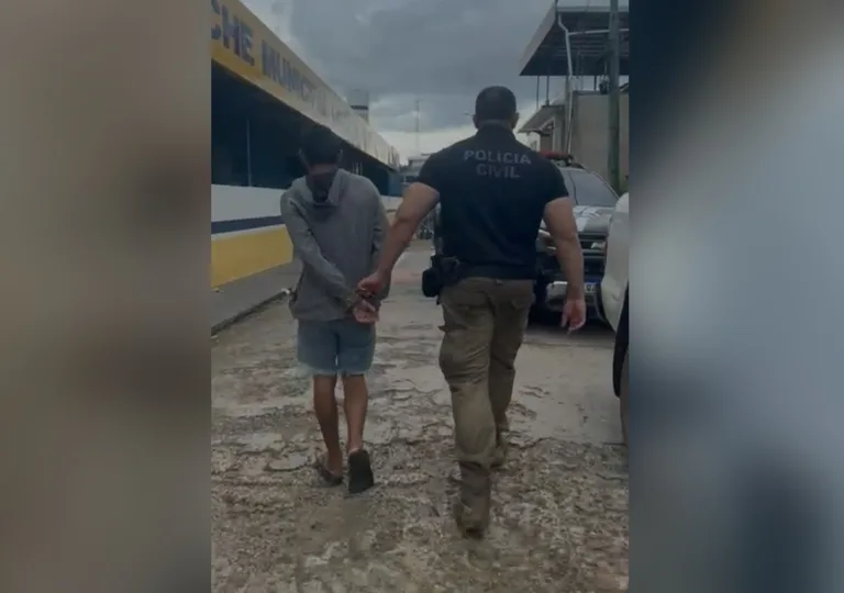 VÍDEO: Homem é preso após agredir companheira na frente da mãe dela em Tefé