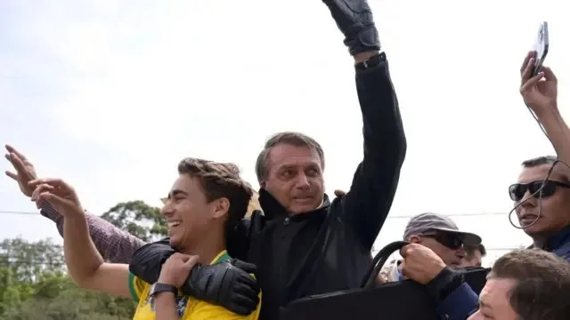 Nikolas Ferreira ironiza denúncia da PGR contra Bolsonaro: “Haja criatividade nesse roteiro”