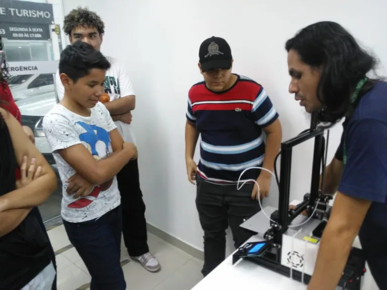 Instituto oferece oficinas gratuitas de qualificação profissional e assistência jurídica para jovens e adultos em Manaus