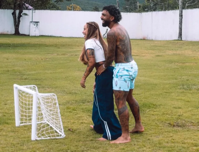 Gabigol posta fotos com irmã de Neymar após reatar relacionamento
