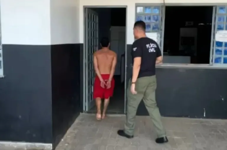 Homem mata ex a facadas e simula suicídio da vítima em Tefé Homem mata ex a facadas e simula suicídio da vítima em Tefé