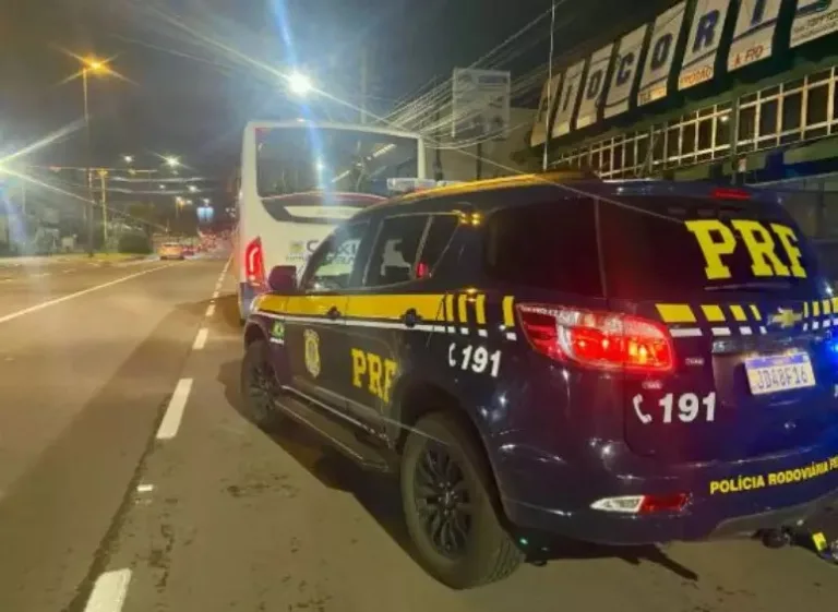 PRF prende homem por suspeita de importunação sexual dentro de ônibus