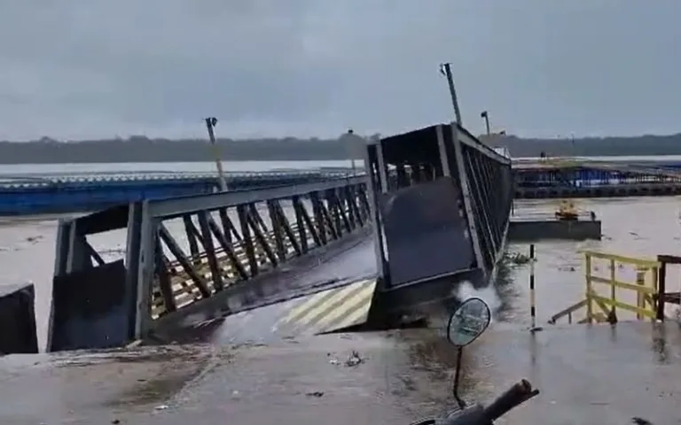 DNIT envia equipe para avaliar estragos após colisão de balsa com o porto de Borba