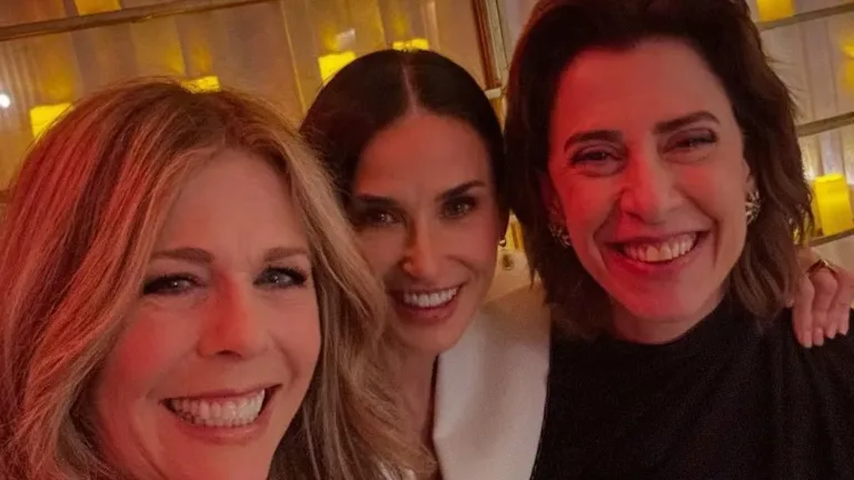 Demi Moore posta foto ao lado de Fernanda Torres no jantar do Oscar