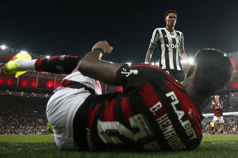 TJD-RJ pune Barboza, Cleiton e Alex Telles por briga no Flamengo e Botafogo