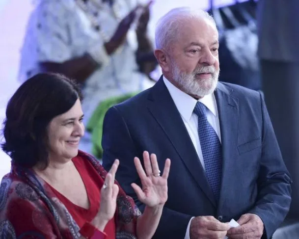 Presidente Lula demite Nísia Trindade do ministério da saúde; saiba quem fica em seu lugar Presidente Lula demite Nísia Trindade do ministério da saúde; saiba quem fica em seu lugar