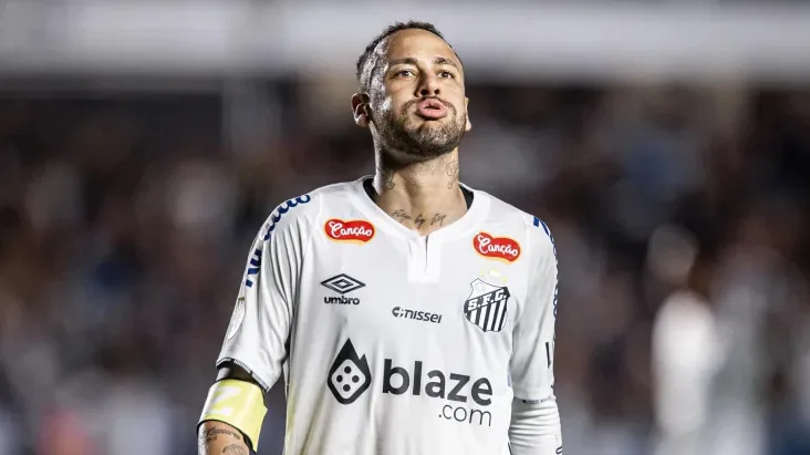 Neymar discute com jornalista após vitória do Santos contra o Juventude