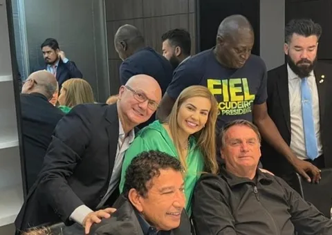 "A amizade segue independente do partido", diz Débora Menezes sobre relação do pai com Bolsonaro