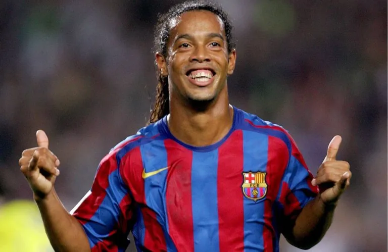 Ronaldinho Gaúcho entregará o prêmio de 'Bola de Ouro 2025'