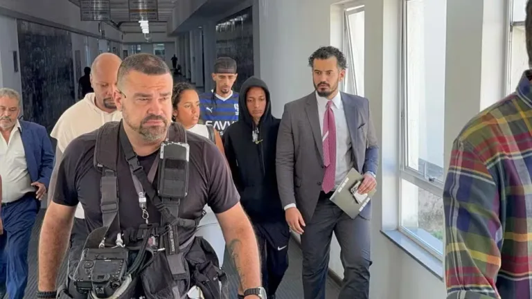 Oruam é solto após polícia achar traficante foragido em sua casa: Rapper se diz "tranquilo"