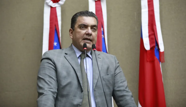 Deputado Abdala Fraxe fala sobre a CPI do Asfalto - (Foto: Divulgação/Aleam).
