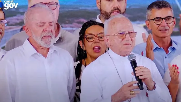 VÍDEO: Lula reza o Pai Nosso e diz que Bolsonaro mentia quando afirmava ser religioso