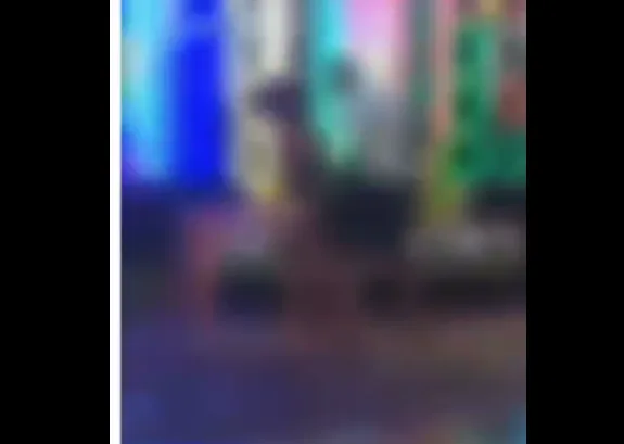 Casal aproveita ‘paredão’ e faz sexo durante bloco de carnaval no Amazonas