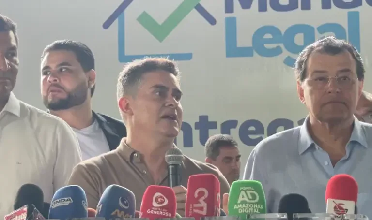 VÍDEO: David Almeida realiza novas entregas de títulos de moradia e ressalta parceria com Eduardo Braga