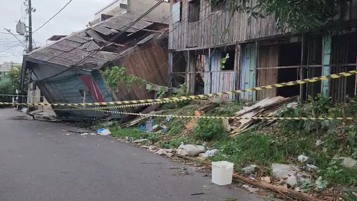 Moradores ficam em pânico após casa desabar em Manaus