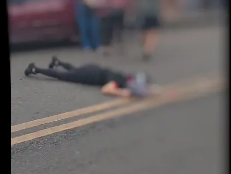 VÍDEO: Acidente entre duas motos deixa professora gravemente ferida em Manaus