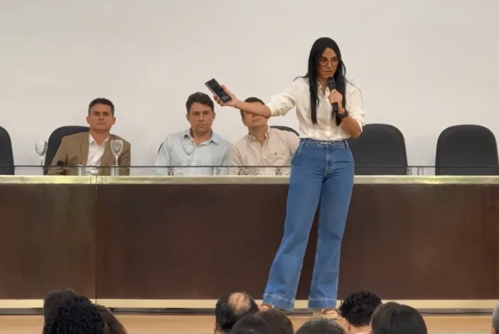 Secretária da Semsa comenta portaria que restringe posts em redes sociais do órgão
