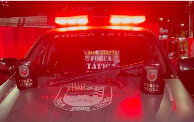 Fuzil é apreendido por policiais da Força Tática após fuga de criminosos em Manaus