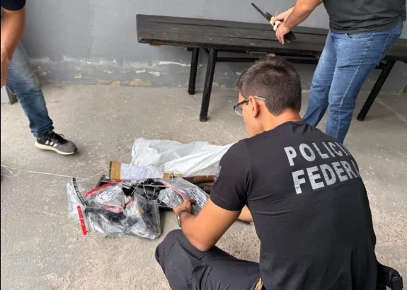 PF e Exército destroem armas e carregadores apreendidas em ações criminosas em Manaus