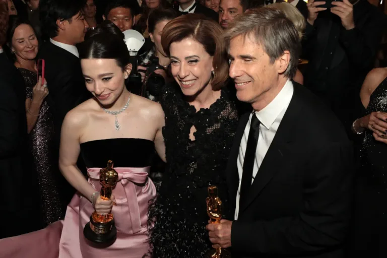 VÍDEO: Fernanda Torres parabeniza atriz que venceu categoria de Melhor Atriz no Oscar 2025