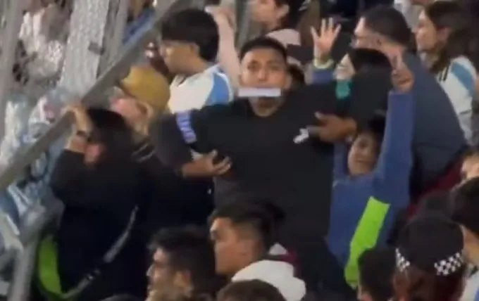 VÍDEO: Argentino imita macaco para brasileiro e é acusado de racismo