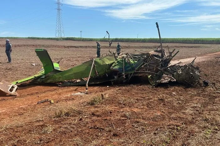 VÍDEO: Avião agrícola cai e piloto morre no interior de São Paulo
