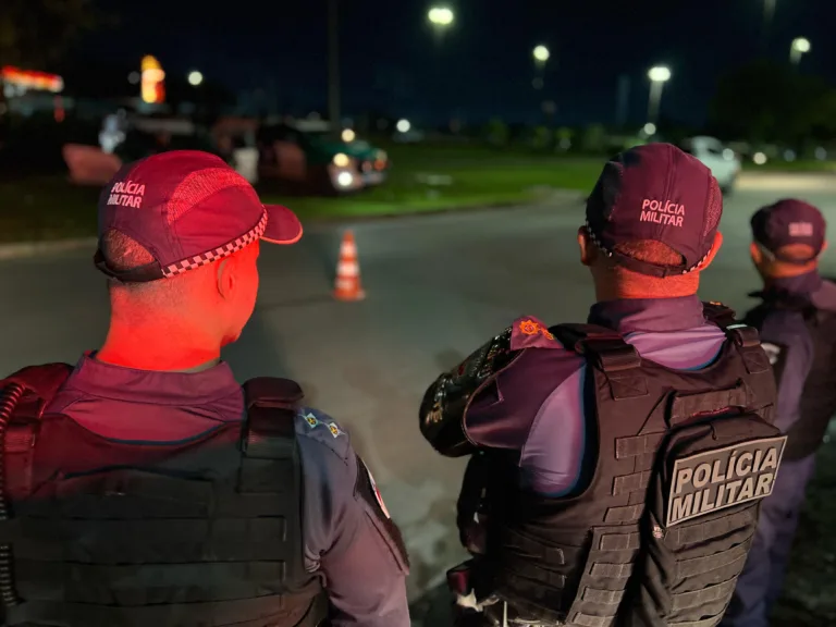 Dois foragidos são presos em áreas de tráfico de drogas em Manaus