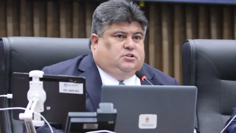 David Reis confirma novo concurso da CMM em 6 meses e rebate Rodrigo Guedes: “Não faço ping-pong” David Reis confirma novo concurso da CMM em 6 meses e rebate Rodrigo Guedes: “Não faço ping-pong”