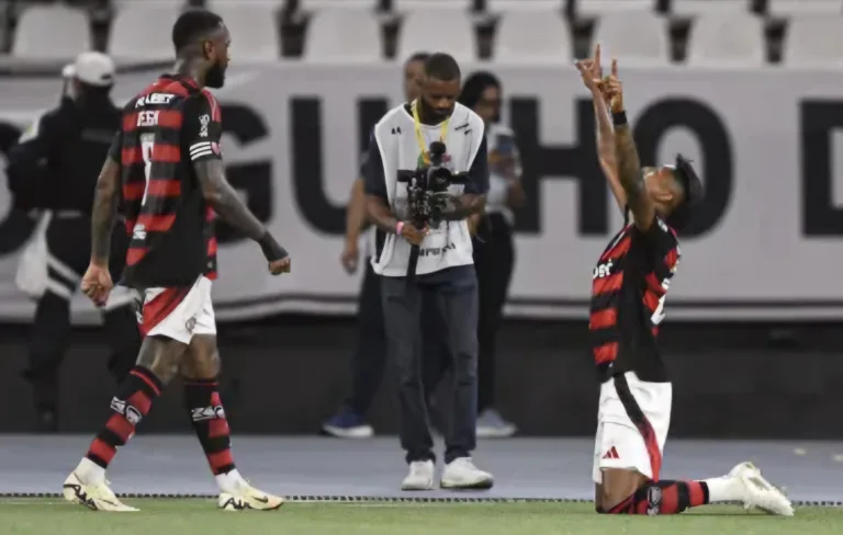Com golaço, Flamengo vence Vasco e aumenta vantagem na semifinal do Carioca