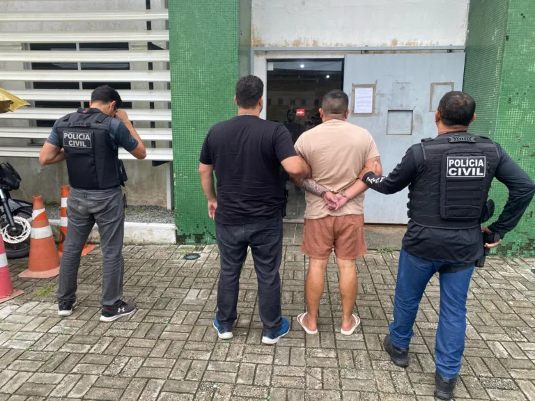Foragido por roubos a casas e carros em Manaus é preso no Ceará