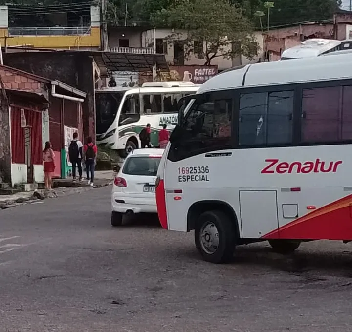VÍDEO: Ônibus perde o controle e invade casa em Manaus; 2º acidente em menos de 24h VÍDEO: Ônibus perde o controle e invade casa em Manaus; 2º acidente em menos de 24h