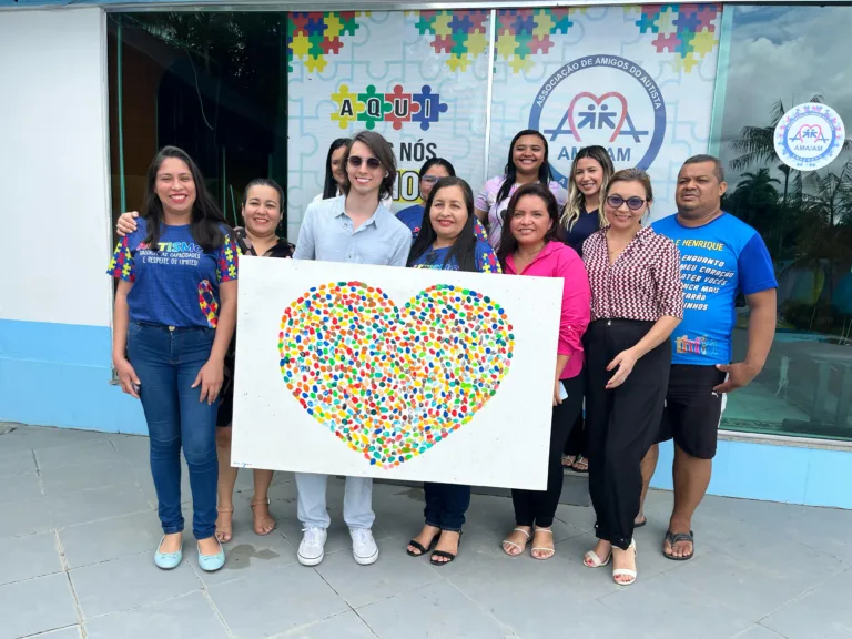 Amom Mandel visita instituição da causa do autismo no Amazonas