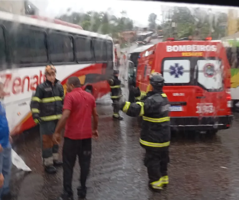 Ônibus ‘desgovernado’ causa engavetamento de 5 veículos na ‘ladeira da morte’ em Manaus