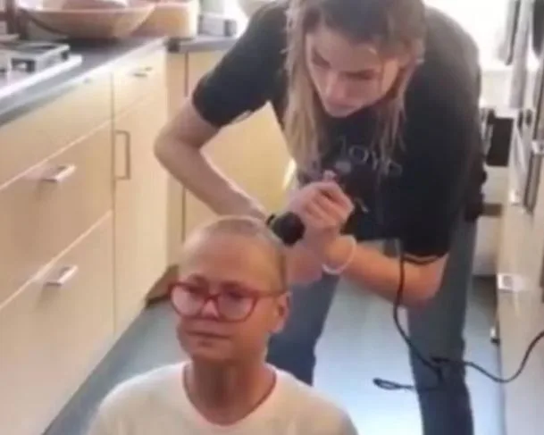 Xuxa fala sobre Alopecia