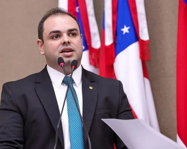 Roberto Cidade anúncia concurso da Aleam