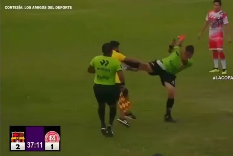 VÍDEO: árbitro chuta rosto de membro da comissão técnica de time do Peru