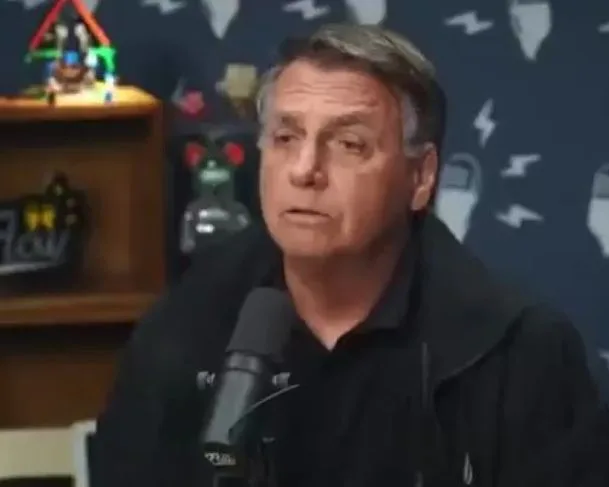 Bolsonaro deu entrevista no Flow Podcast