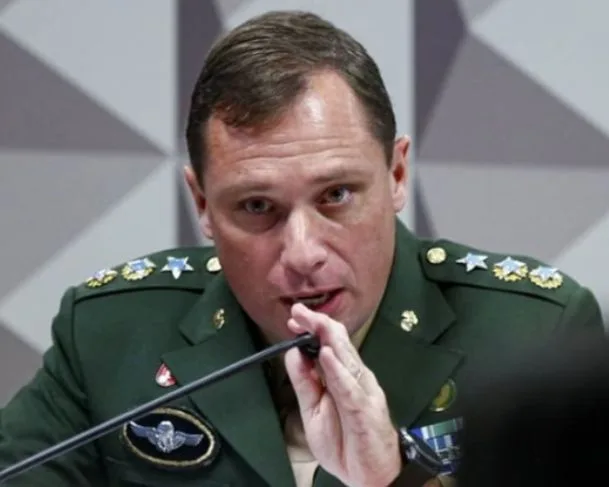 Moraes autoriza viagem de Mauro Cid
