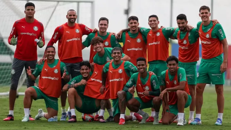 Palmeiras treina com os convocados e recebe Ríos antes da final