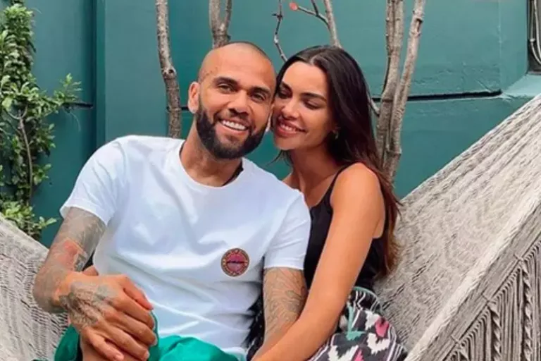 Sem mencionar o marido, esposa de Daniel Alves anuncia gravidez: "Que pressão social aterrorizante"