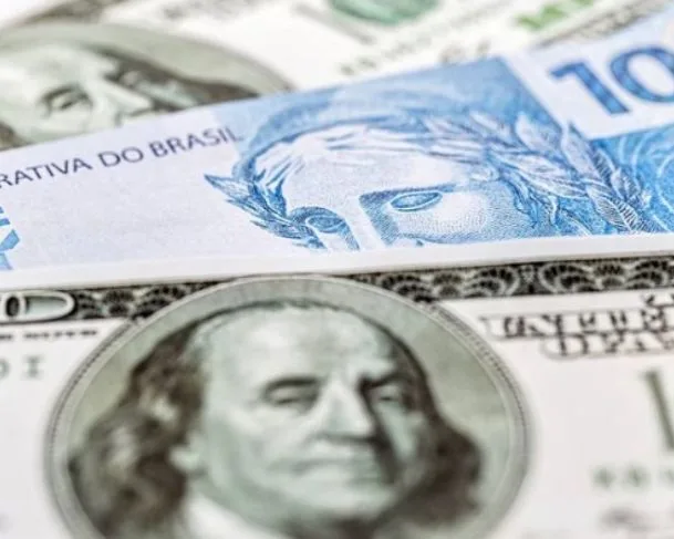 Dólar fechou em queda