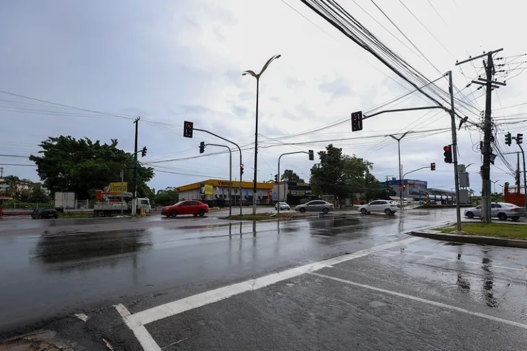 Obras para melhorar trânsito em avenida são finalizadas em Manaus