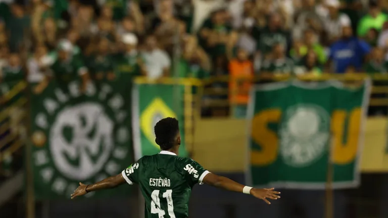 Estêvão, joia do Palmeiras, iguala recorde de Neymar na atual temporada