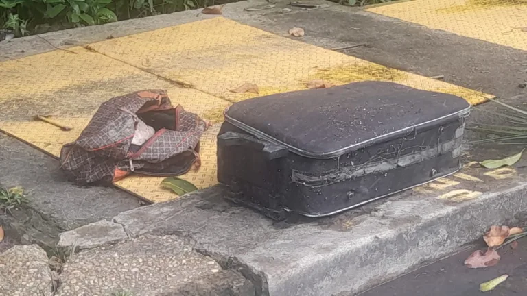 Garis encontram partes de corpo em malas em igarapé de Manaus