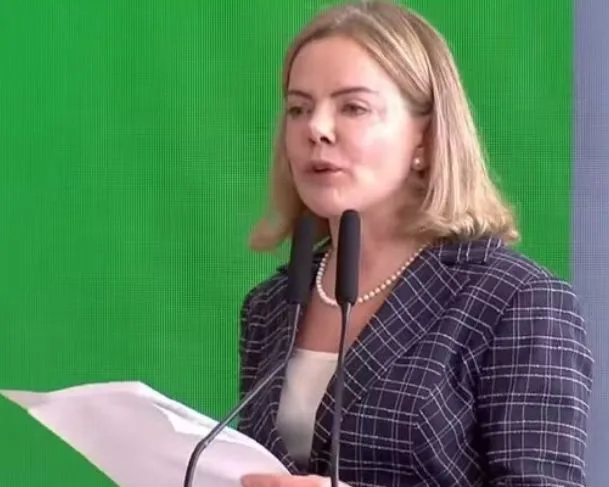 Gleisi Hoffman defendeu a democracia em discurso