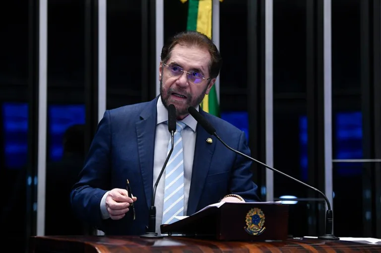 Por fala sobre Marina Silva, Plínio Valério vê ganho de eleitorado: “Não seria problema para eu ser reeleito”