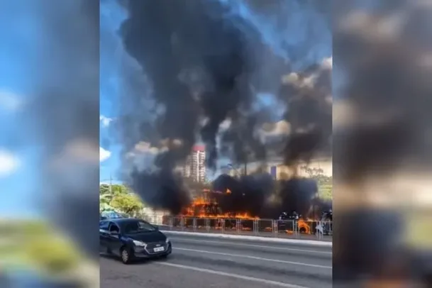 Incêndio destrói alegorias de escolas de samba em São Paulo